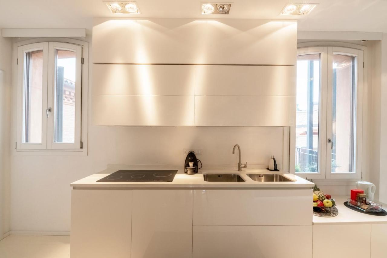 Charming Flat In Centro A Ferrara Con Posto Auto Villa Exterior photo