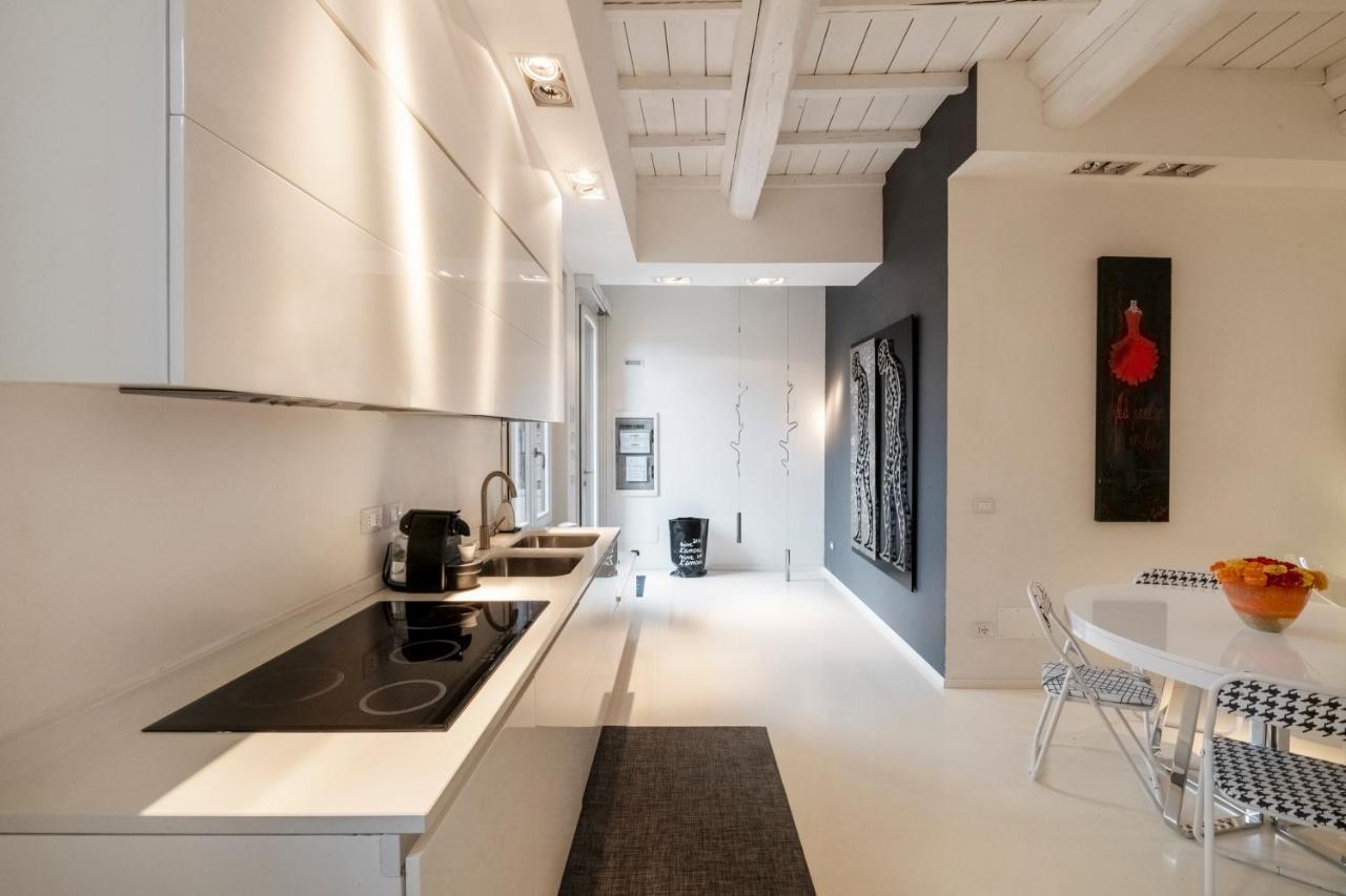 Charming Flat In Centro A Ferrara Con Posto Auto Villa Exterior photo